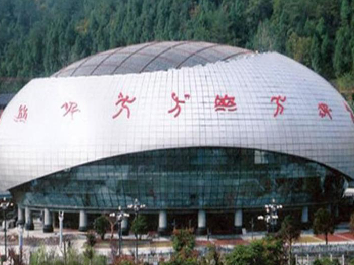 南宁体育中心球形网架加工安装